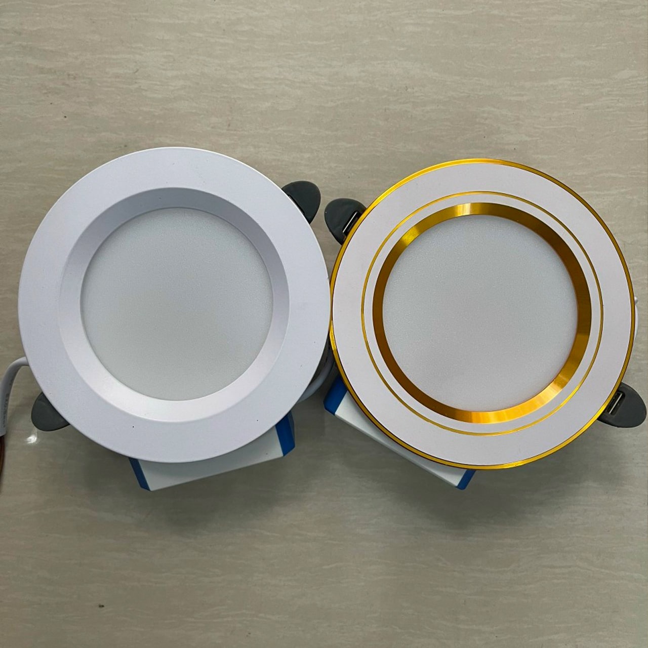 LED ÂM TRẦN 9W ĐẾ ĐÚC SÁNG 3 CHẾ ĐỘ