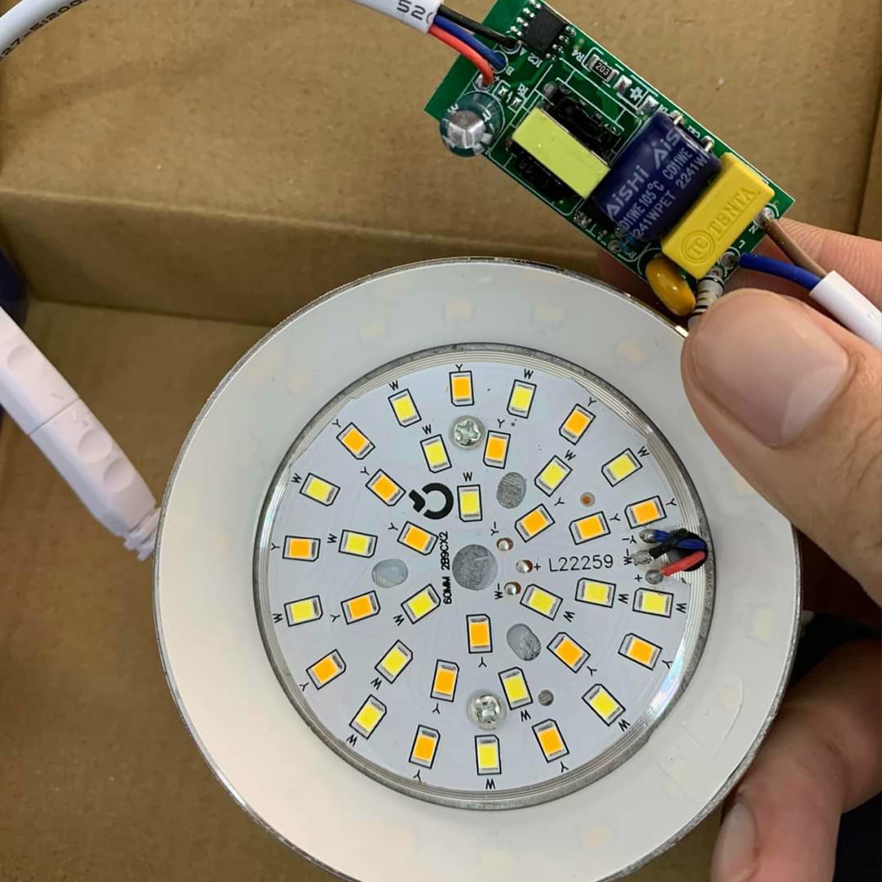 LED ÂM TRẦN 9W ĐẾ ĐÚC SÁNG 3 CHẾ ĐỘ