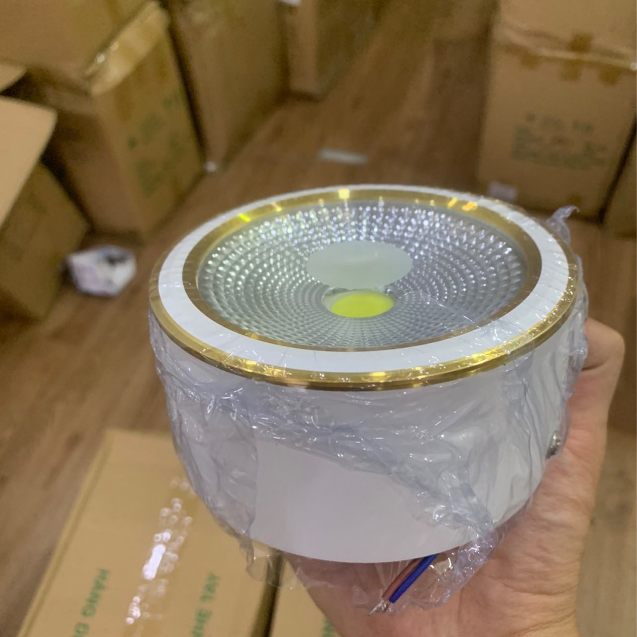 ĐÈN LON ỐP TRẦN 12W VIỀN VÀNG 115×55 ĐÈN LON ỐP TRẦN 12W VIỀN VÀNG 115x55