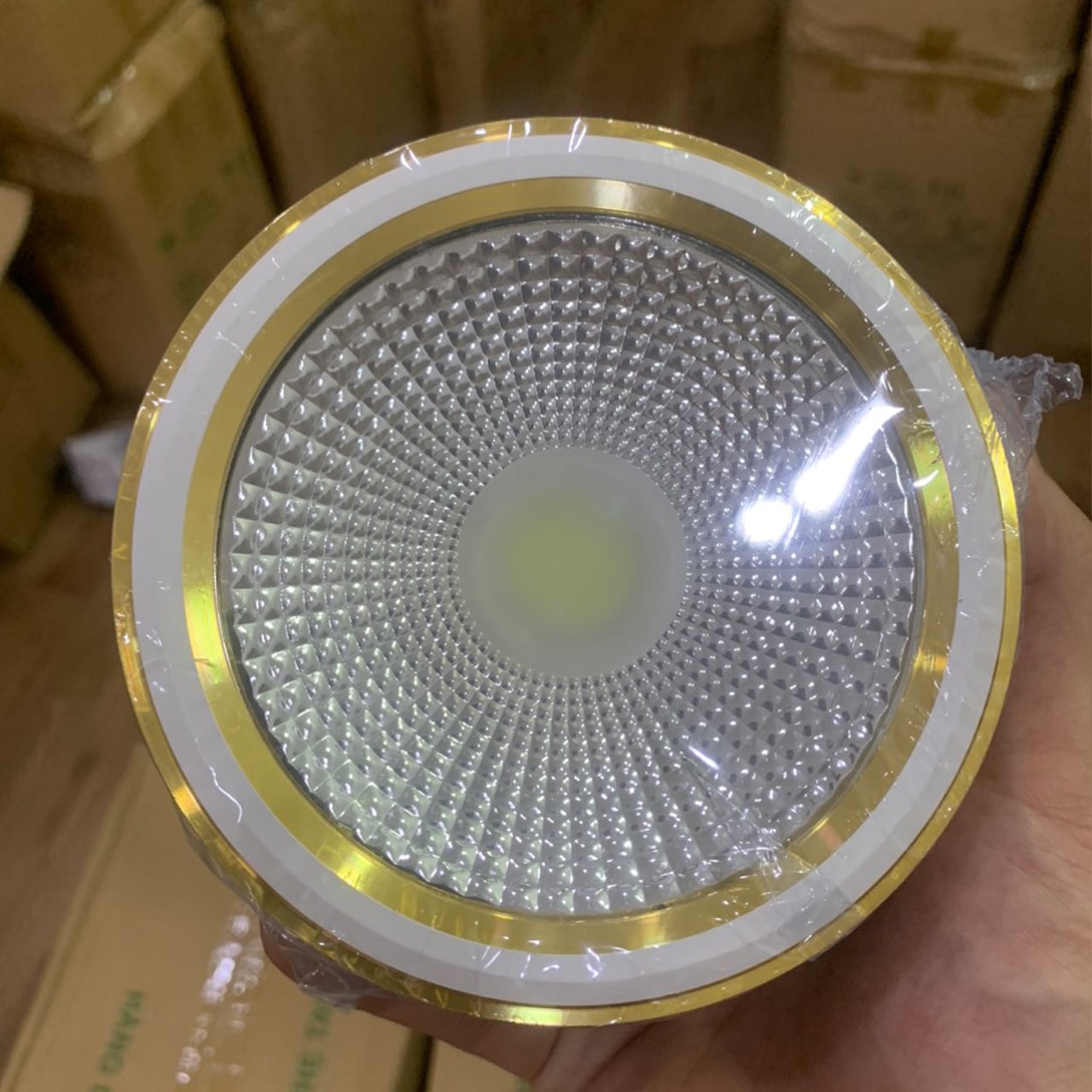 ĐÈN LON ỐP TRẦN 12W VIỀN VÀNG 115×55 ĐÈN LON ỐP TRẦN 12W VIỀN VÀNG 115x55