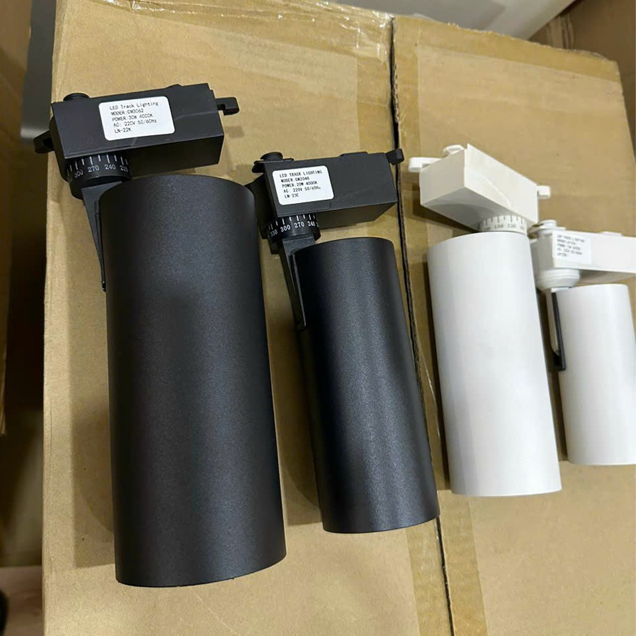 ĐÈN RỌI THANH RAY ỐNG BƠ 10W 20W 30W