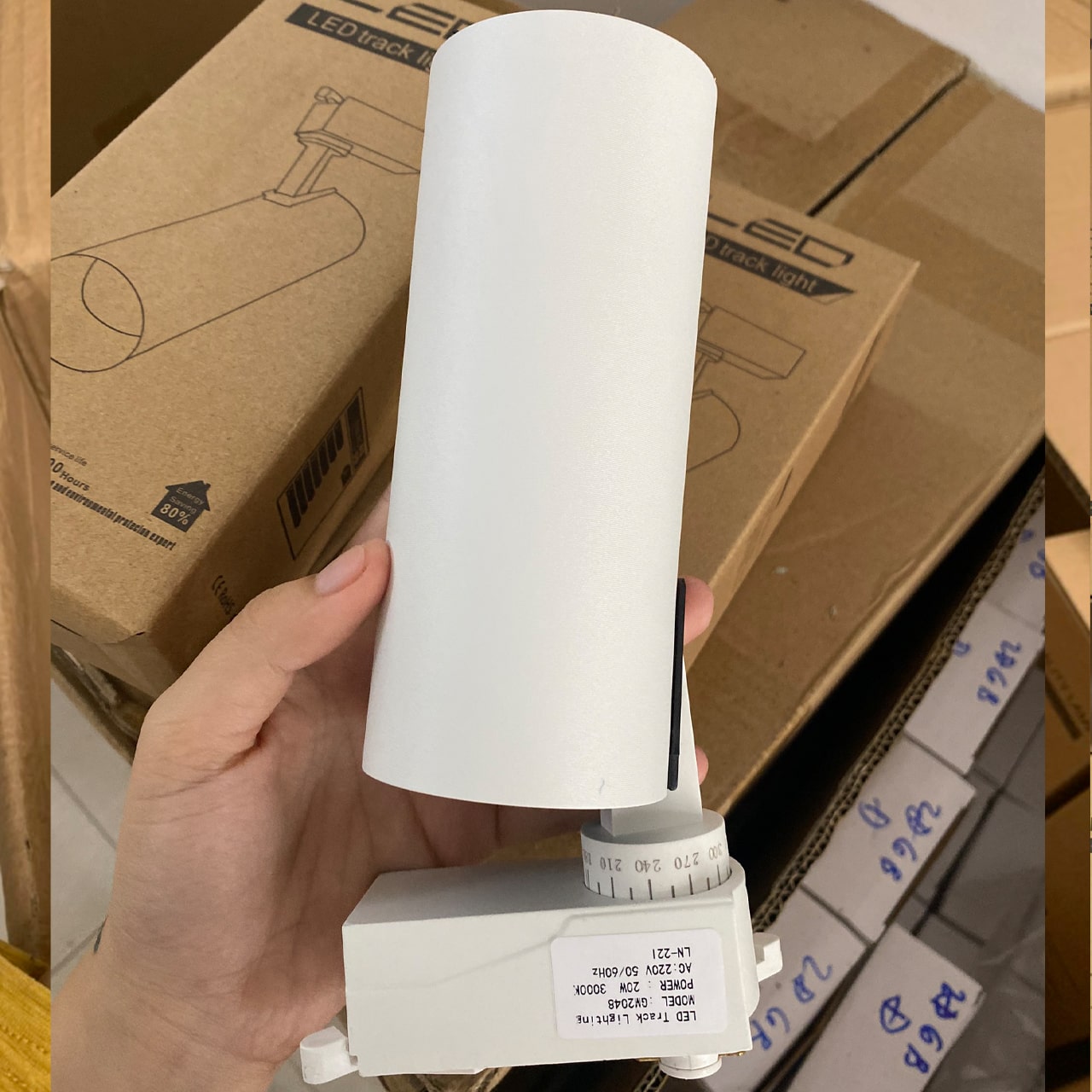 ĐÈN RỌI THANH RAY ỐNG BƠ 20W