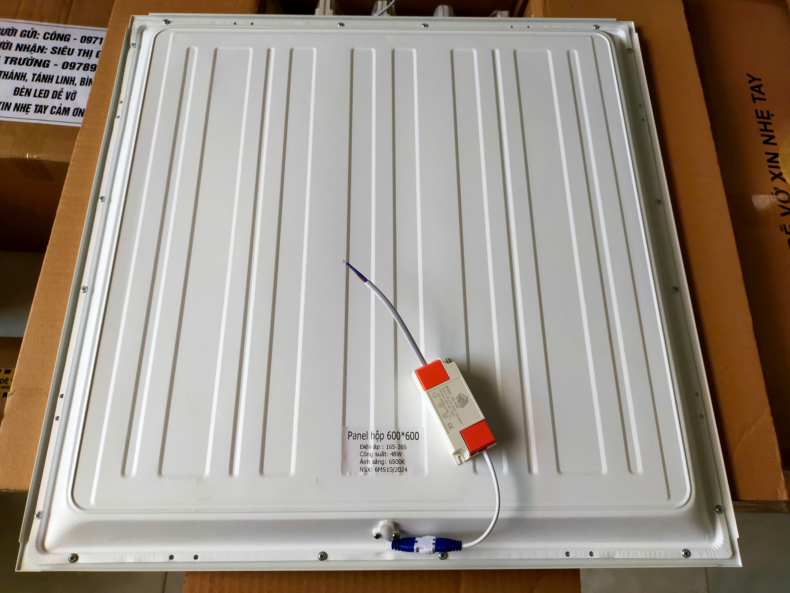 Đèn LED Panel 600×600 48w giá chỉ 165k, bảo hành 2 năm Đèn LED Panel 600x600 48w giá chỉ 165k, bảo hành 2 năm
